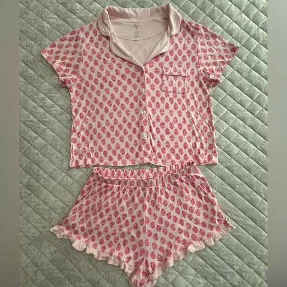 Roller Rabbit Daisy Paisley Wyatt Polo Pajamas set - Picture 2 of 4